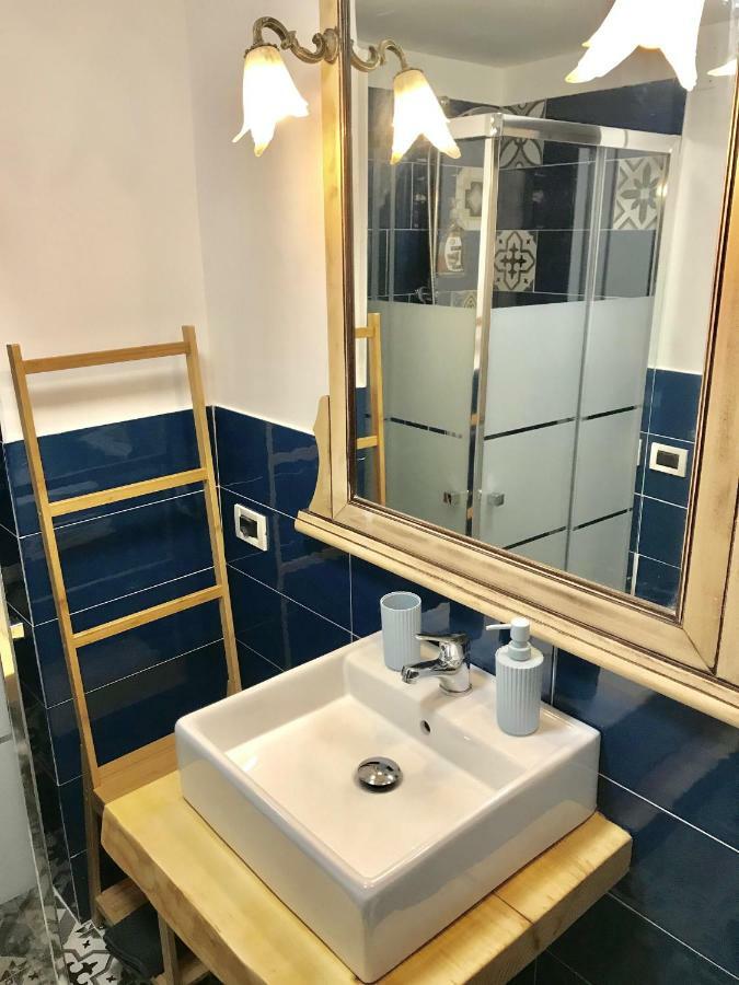 شقة La Casa Di Hoby نابولي المظهر الخارجي الصورة