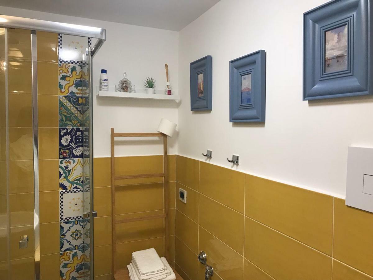 شقة La Casa Di Hoby نابولي المظهر الخارجي الصورة